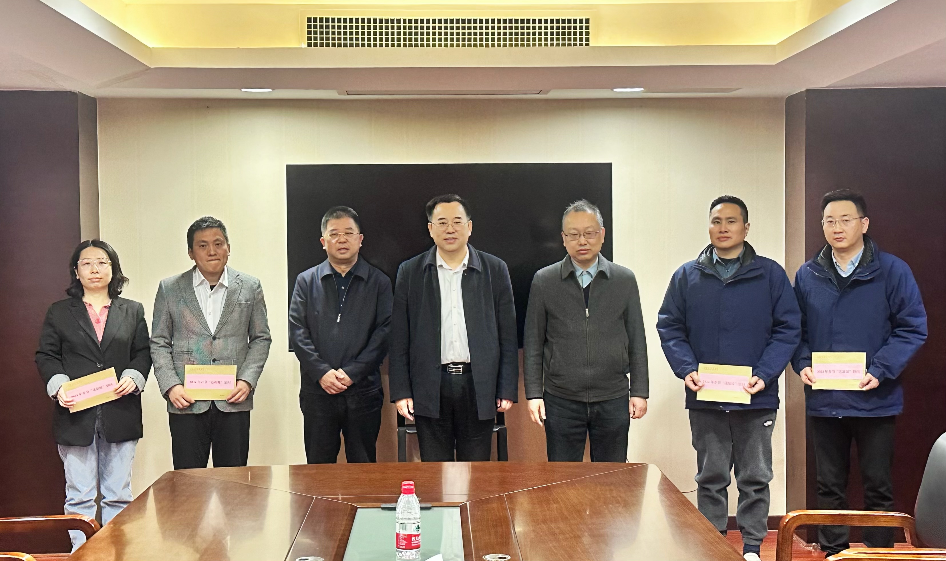 寒冬送溫暖，關(guān)愛暖人心——湖南發(fā)展開展2024年春節(jié)“送溫暖”走訪慰問活動